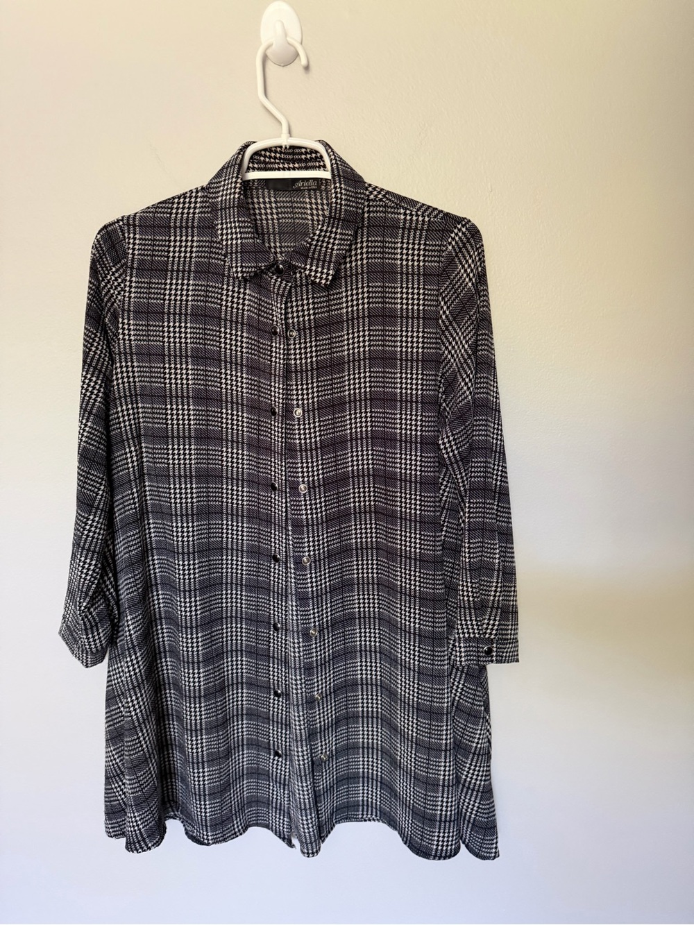 Ariella Lightweight Houndstooth Button Down Tunic Blouse - Black & White - M
